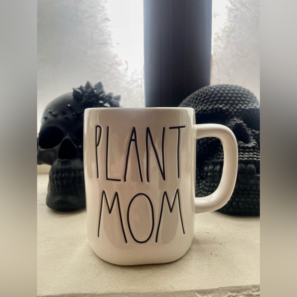 Rae Dunn "Plant Mom" Mug 🌱